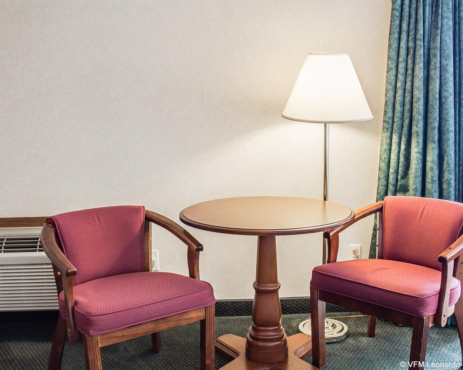 Quality Inn Lakefront Сент-Игнас Экстерьер фото