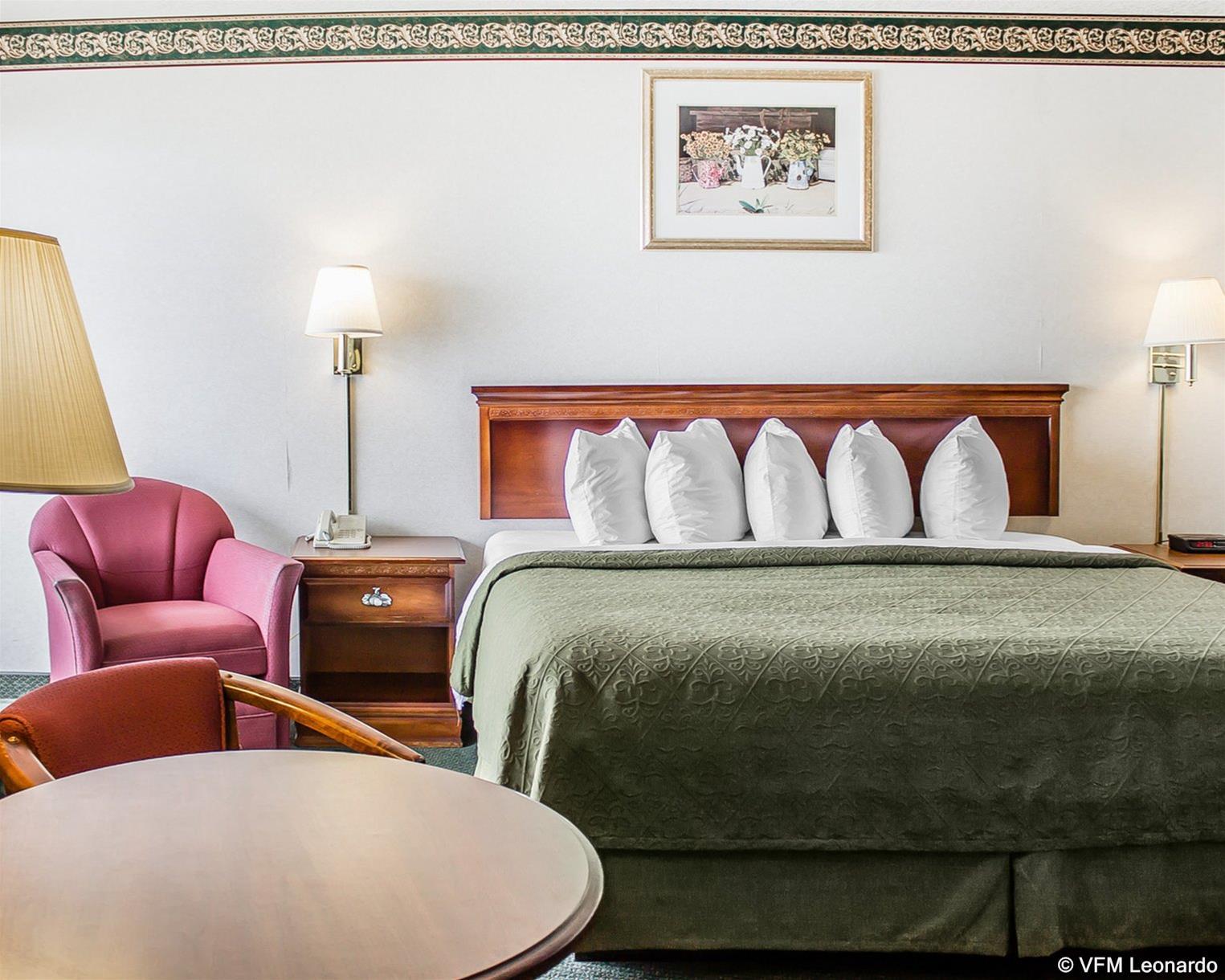 Quality Inn Lakefront Сент-Игнас Экстерьер фото