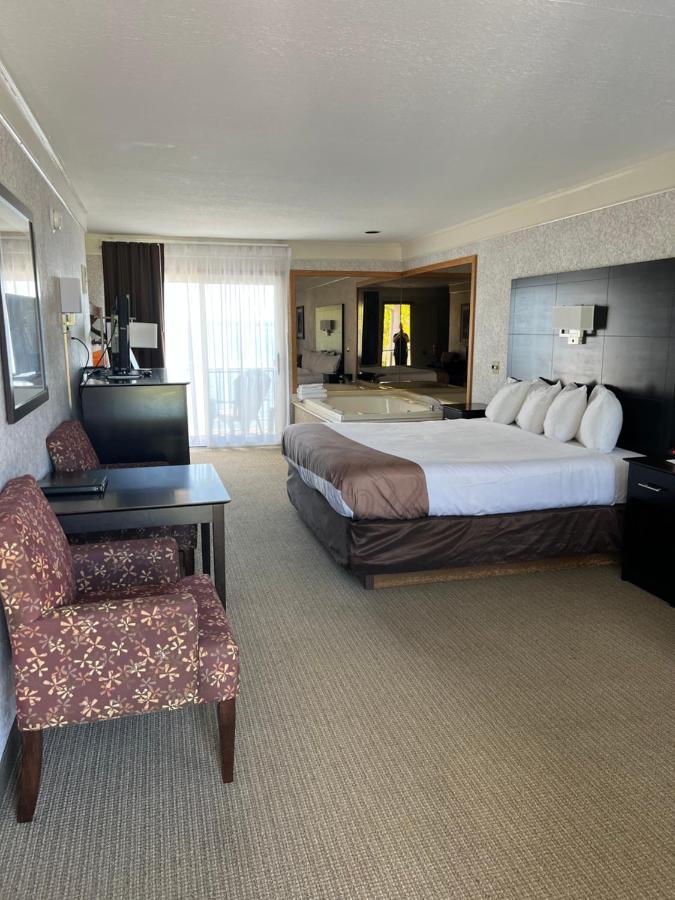 Quality Inn Lakefront Сент-Игнас Экстерьер фото