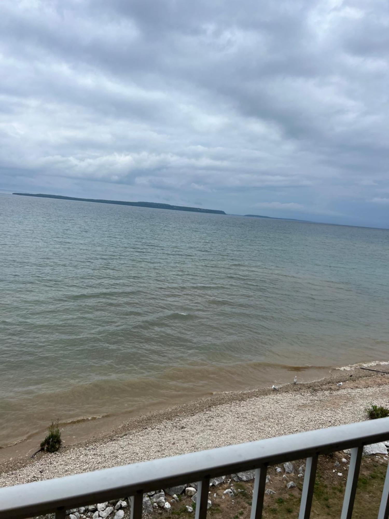 Quality Inn Lakefront Сент-Игнас Экстерьер фото