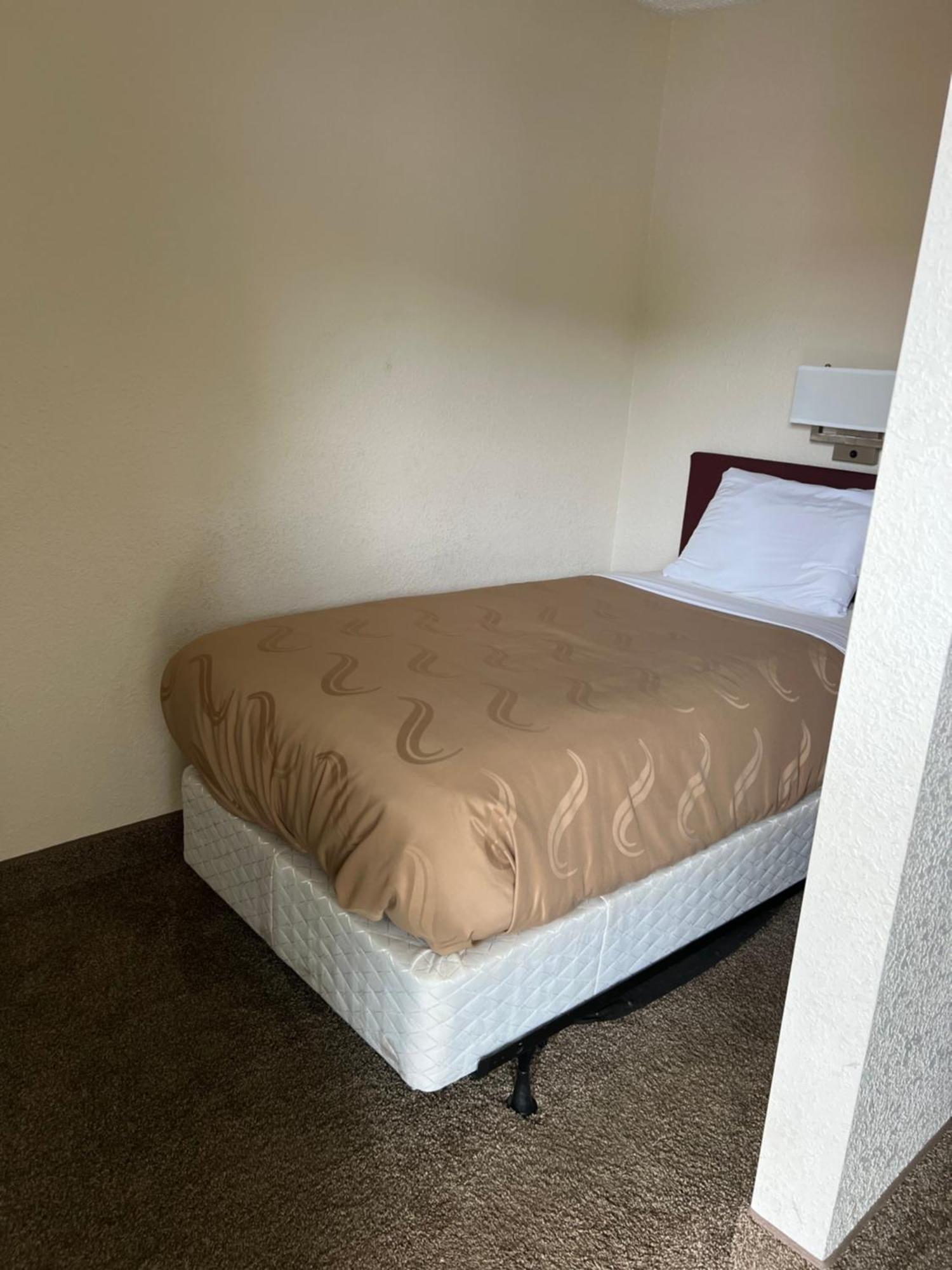 Quality Inn Lakefront Сент-Игнас Экстерьер фото