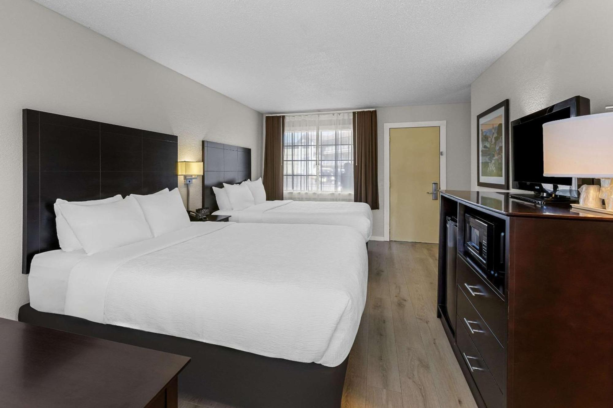 Quality Inn Lakefront Сент-Игнас Экстерьер фото