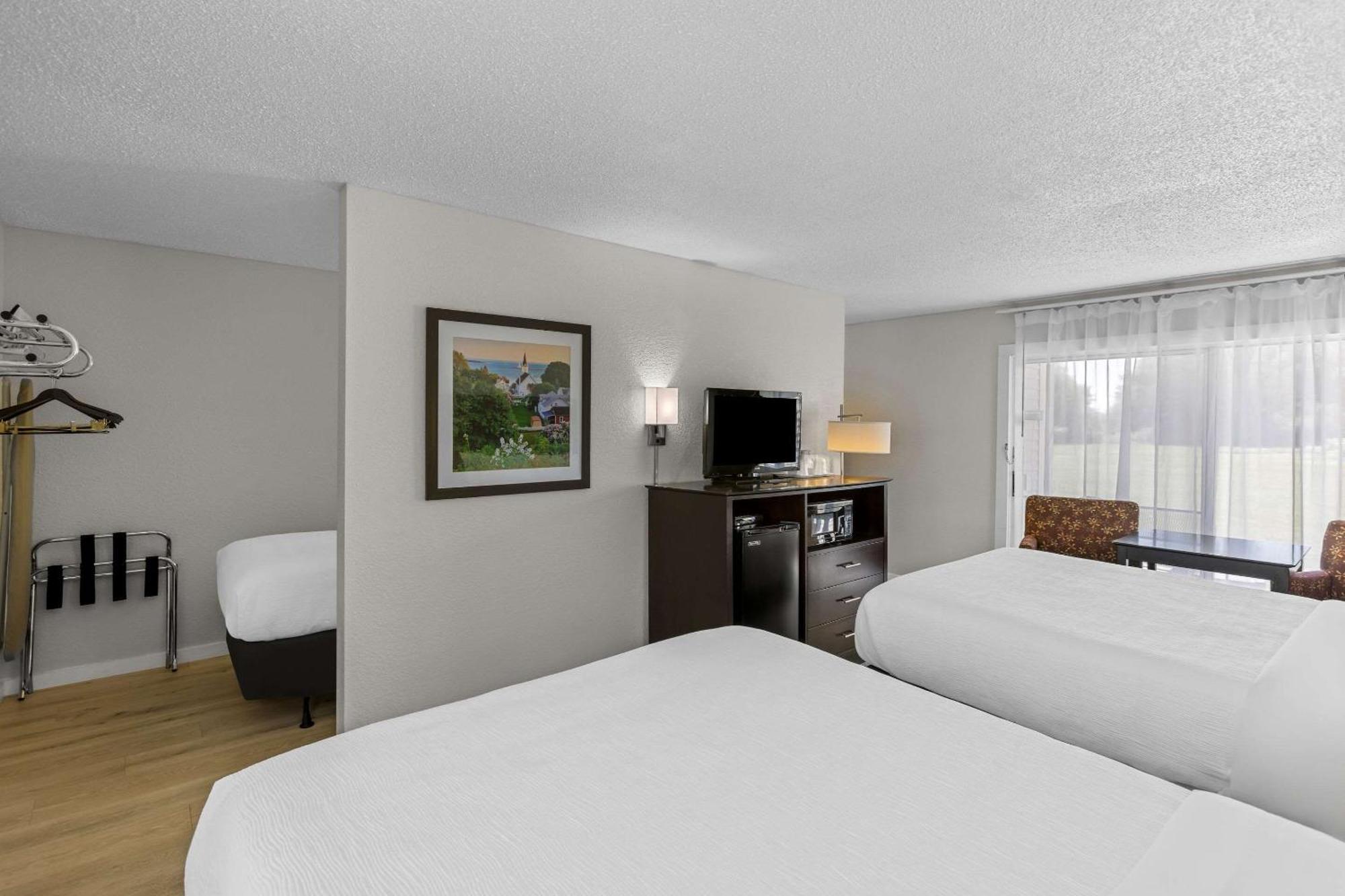 Quality Inn Lakefront Сент-Игнас Экстерьер фото