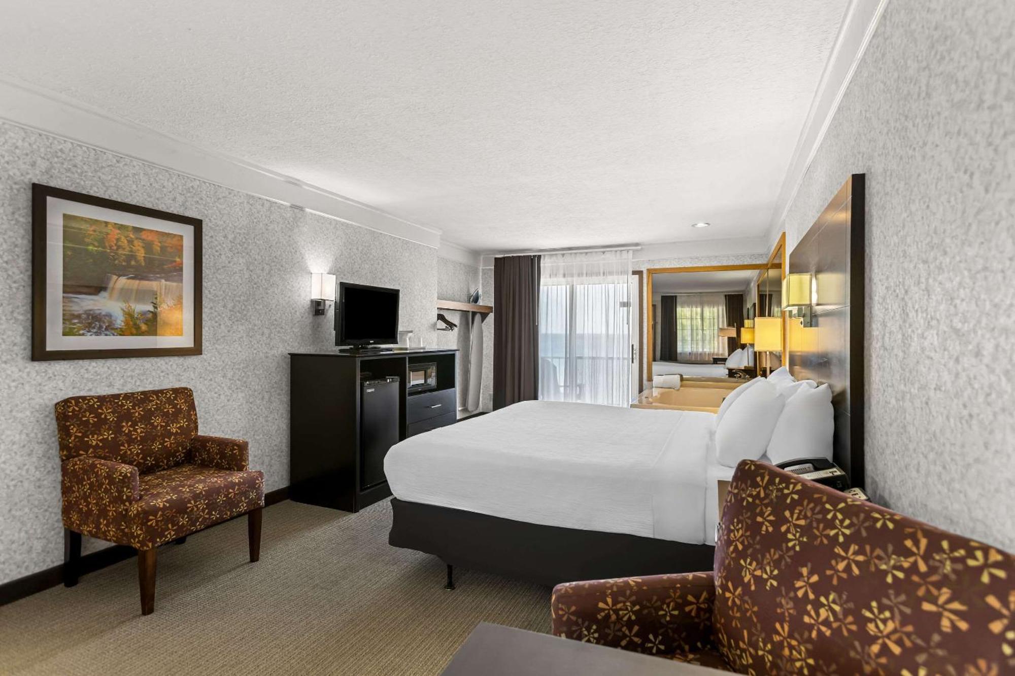 Quality Inn Lakefront Сент-Игнас Экстерьер фото