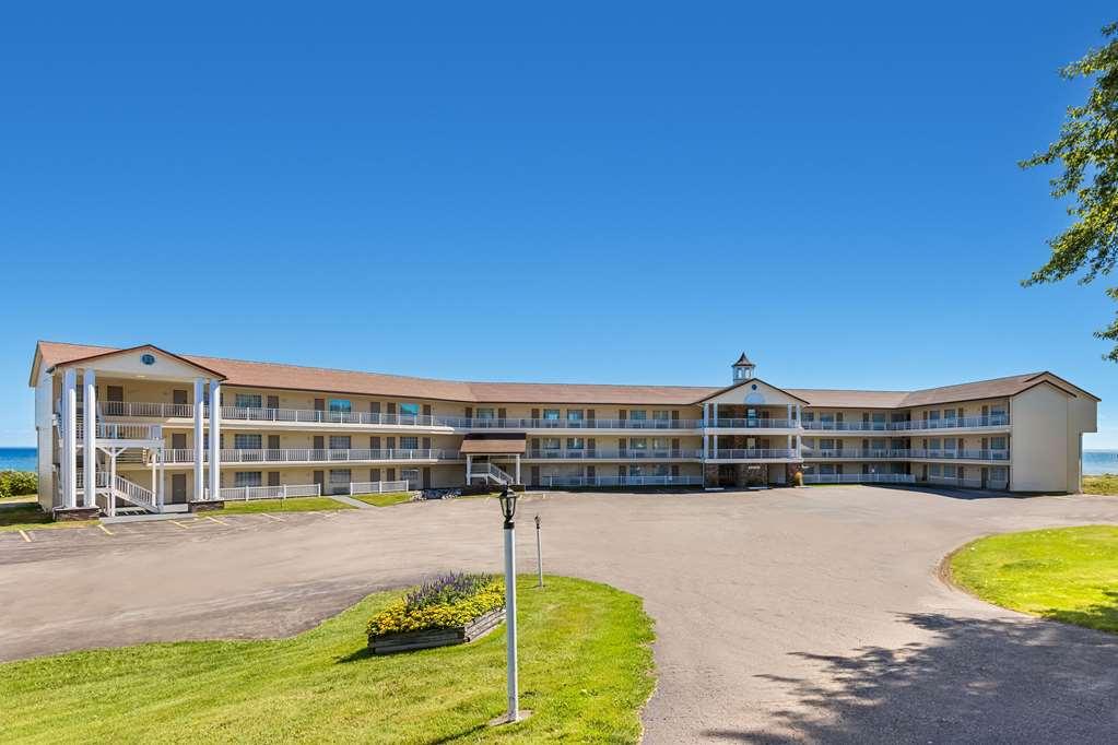 Quality Inn Lakefront Сент-Игнас Экстерьер фото