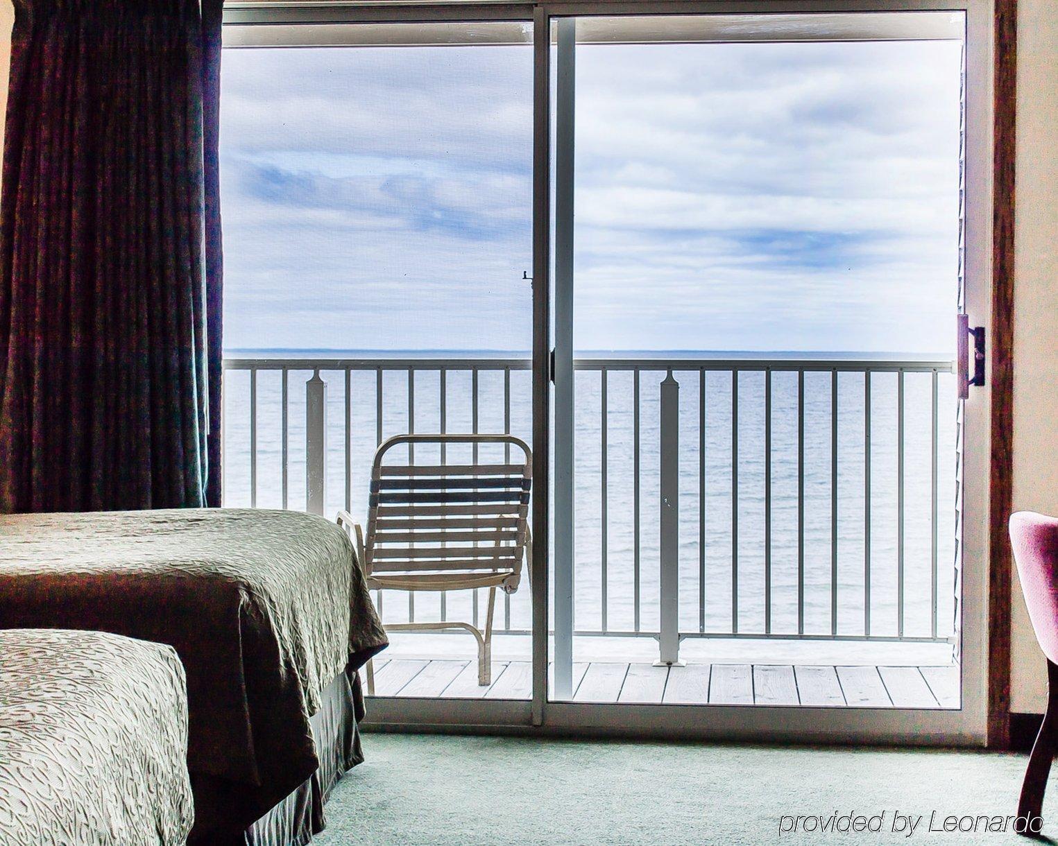 Quality Inn Lakefront Сент-Игнас Экстерьер фото