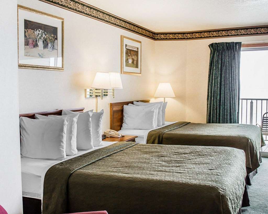 Quality Inn Lakefront Сент-Игнас Номер фото