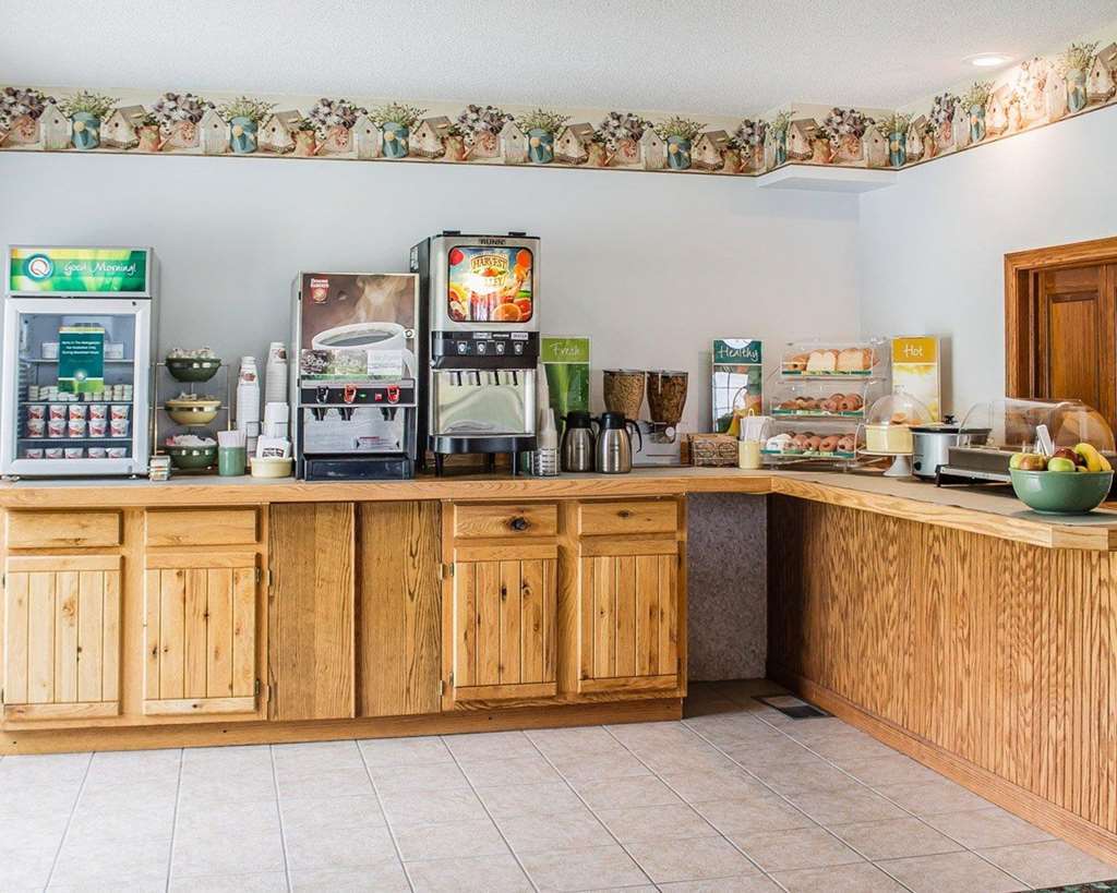 Quality Inn Lakefront Сент-Игнас Ресторан фото